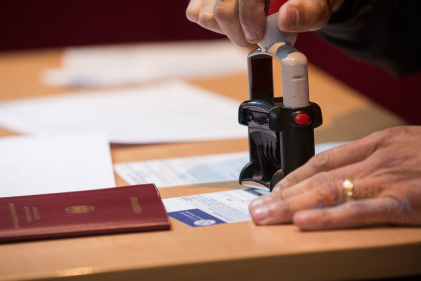 Schengen vizesine en çok Türkler başvurdu