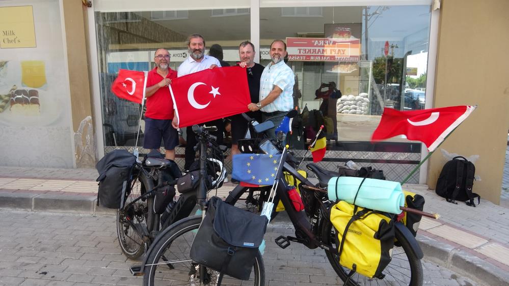 İki gurbetçi 14 günde Türkiye’ye vardı