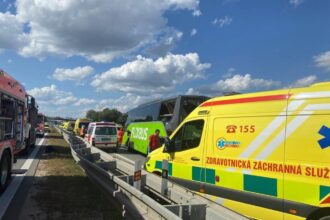 Sılayolu ülkesinde otobüs kazası: 1 ölü, 50 yaralı