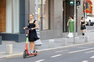Paris sokaklarında scooterlar kaldırıldı