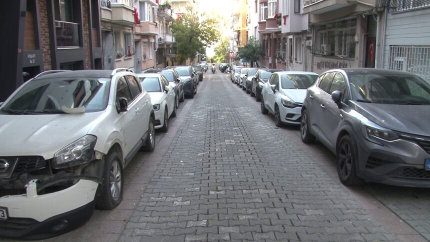 KADIKÖY'DE TIR ONLARCA ARACI BİÇTİ