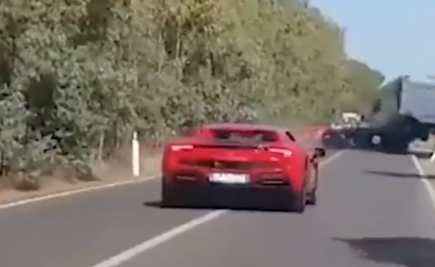 Ferrari, Lamborghini, Karavan, İtalya, Kaza