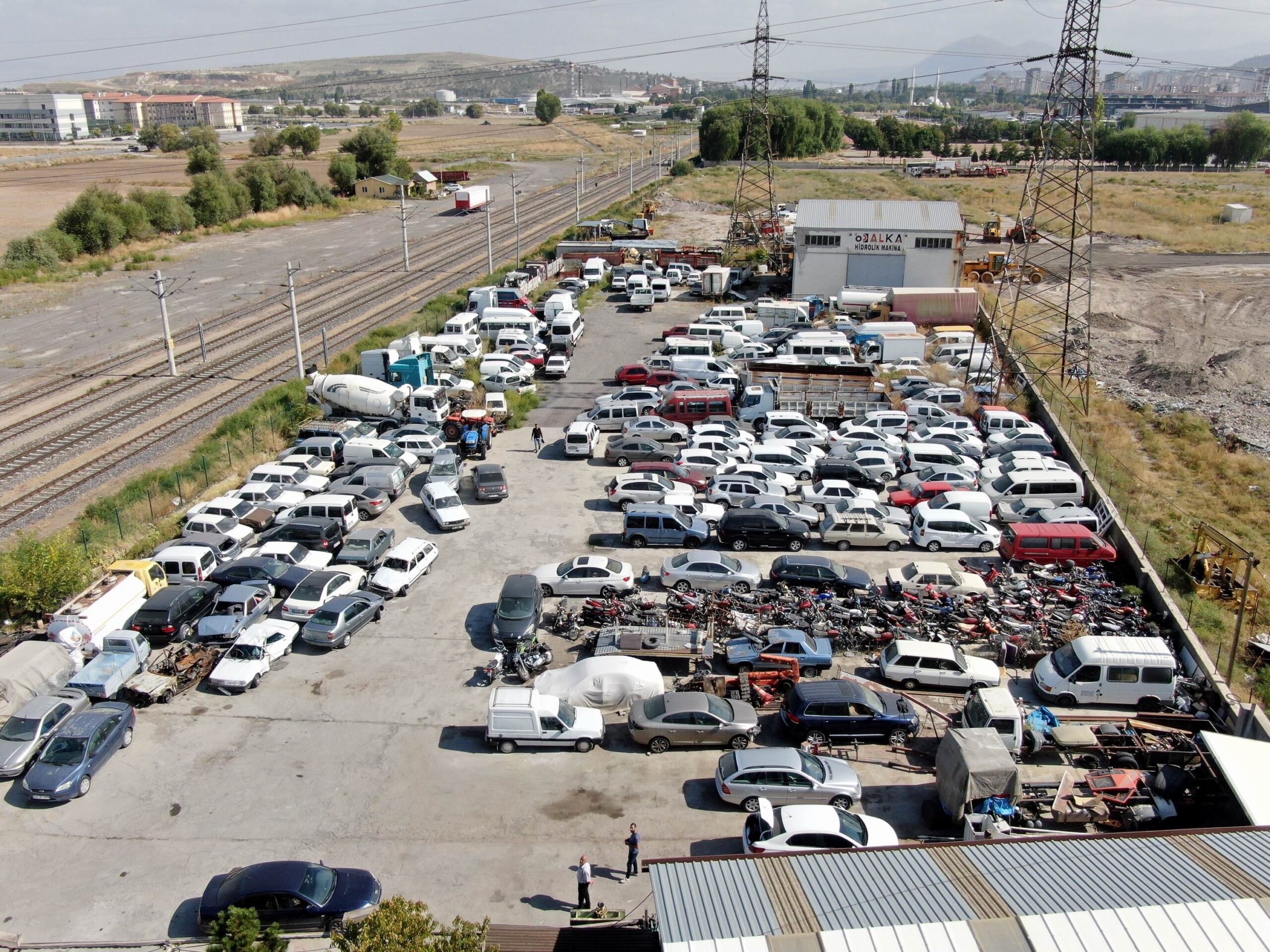 22 MİLYAR DOLARLIK ARAÇ GELİYOR YEDİEMİNDE BEKLEYEN ARAÇLARIN SATIŞI BAŞLAYACAK TÜM YEDİEMİN İŞLETMECİLERİ FEDERASYONU BAŞKAN YARDIMCISI ETHEM GÜLŞAN: "ARAÇLARIN PİYASAYA DÖNMESİ ÇOK FAYDA SAĞLAYACAK"